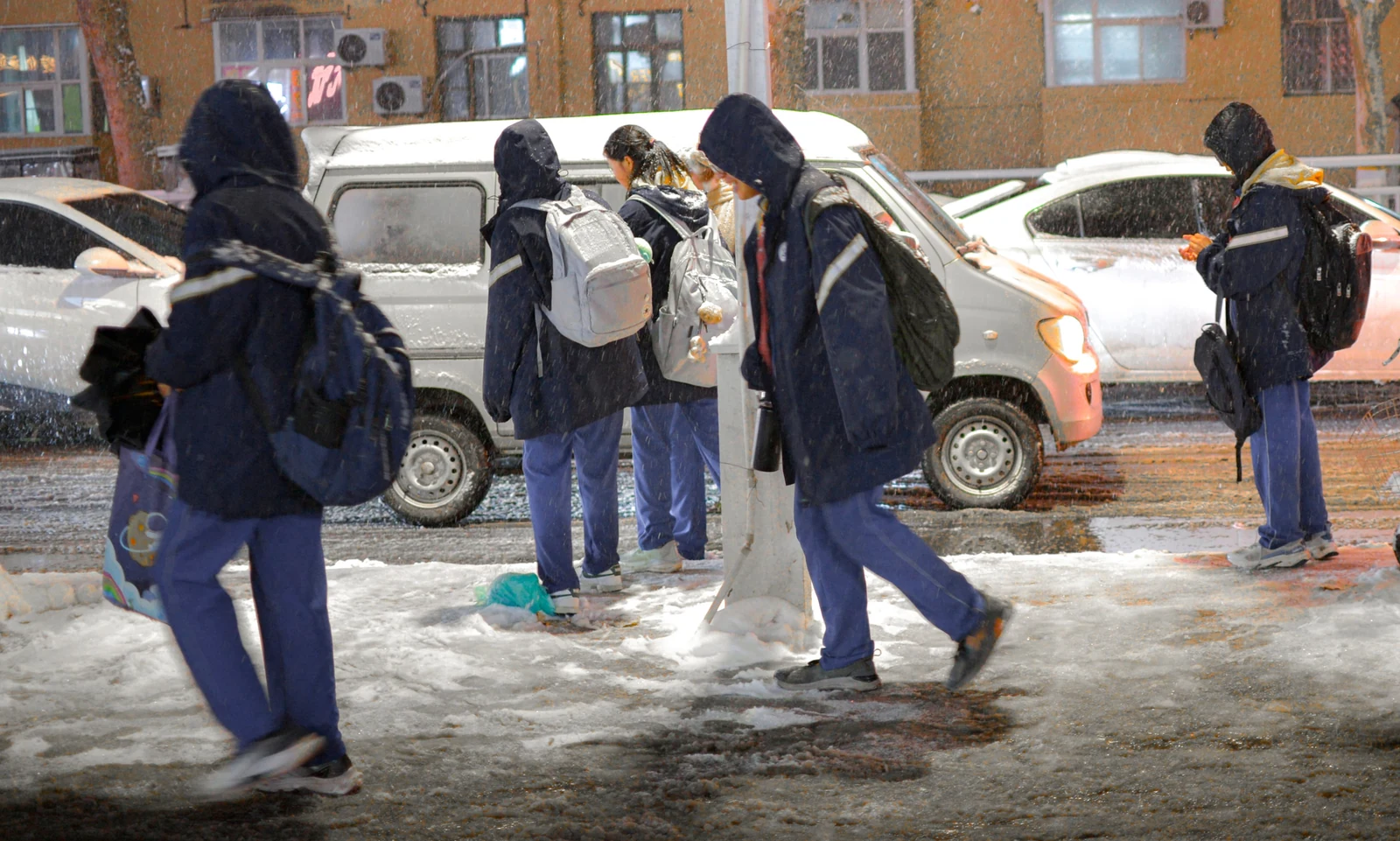 寒假之前：校园里的最后一场雪，照片 1